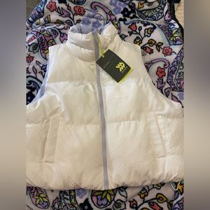 Snow sport short puffer vest fully reversible and adjustable waist